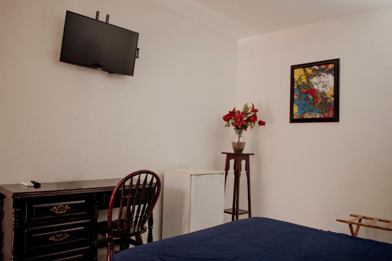 Suites Cervantes ชิฮวาฮวา ภายนอก รูปภาพ